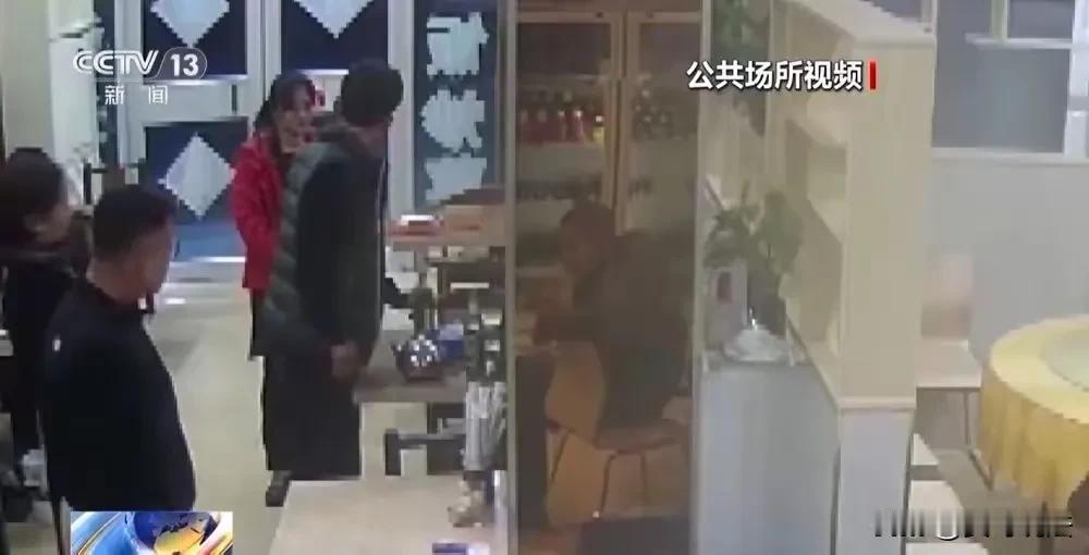 山东淄博，一男子酒后来到餐馆闹事，女老板在此过程中遭到殴打后，遂操起酒瓶进行反击