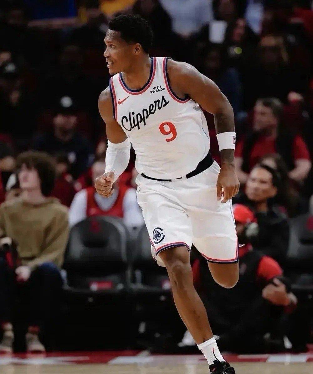 交易掉哈登，快船才发现，真正能给伦纳德解压的，根本不是组织大师。  小卡一持球，