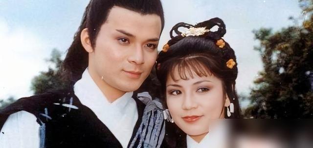 别再给这对国民CP加滤镜了，原来咱们被骗了快半辈子，当年的“靖哥哥”和“蓉儿”在