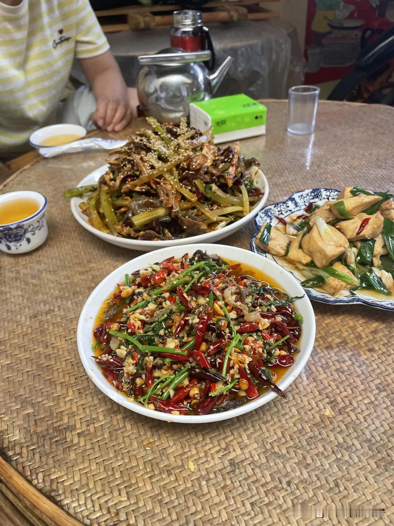 分享城市新鲜事发现一个旅游时吃到地道馆子的办法每次到外地觉得好不容易来了得吃到最