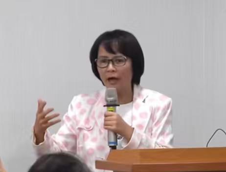 今天台湾地区北一女老师区桂枝参加了李勝峯三合论坛，她进行了一场非常精彩的演讲，她