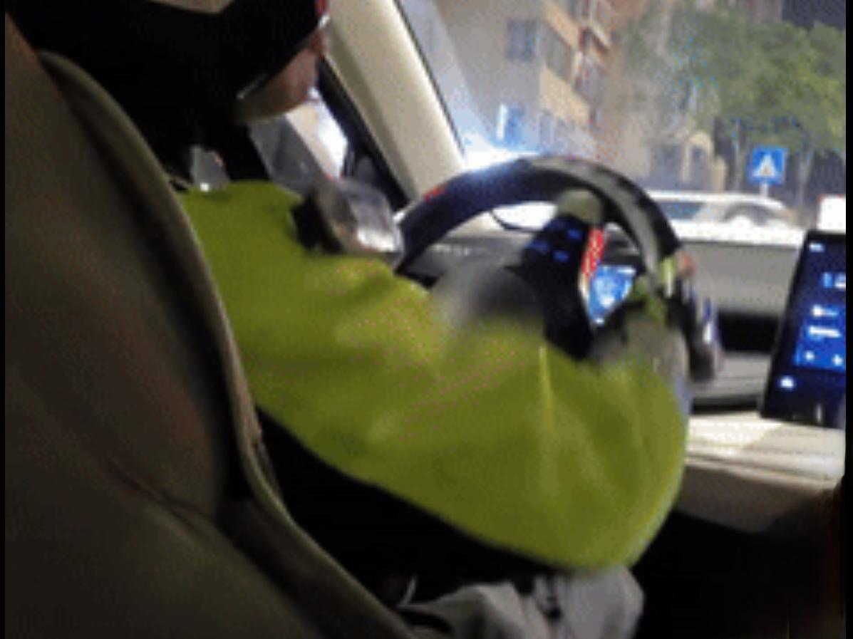 🔥离谱！打网约车竟遇上酒驾司机
 太吓人！乘客打网约车出行，半路察觉司机状态异