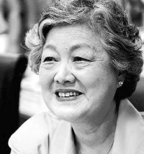 2008年，章含之因病抢救无效去世，正当女儿准备将母亲与乔冠华和合葬在一起时，护