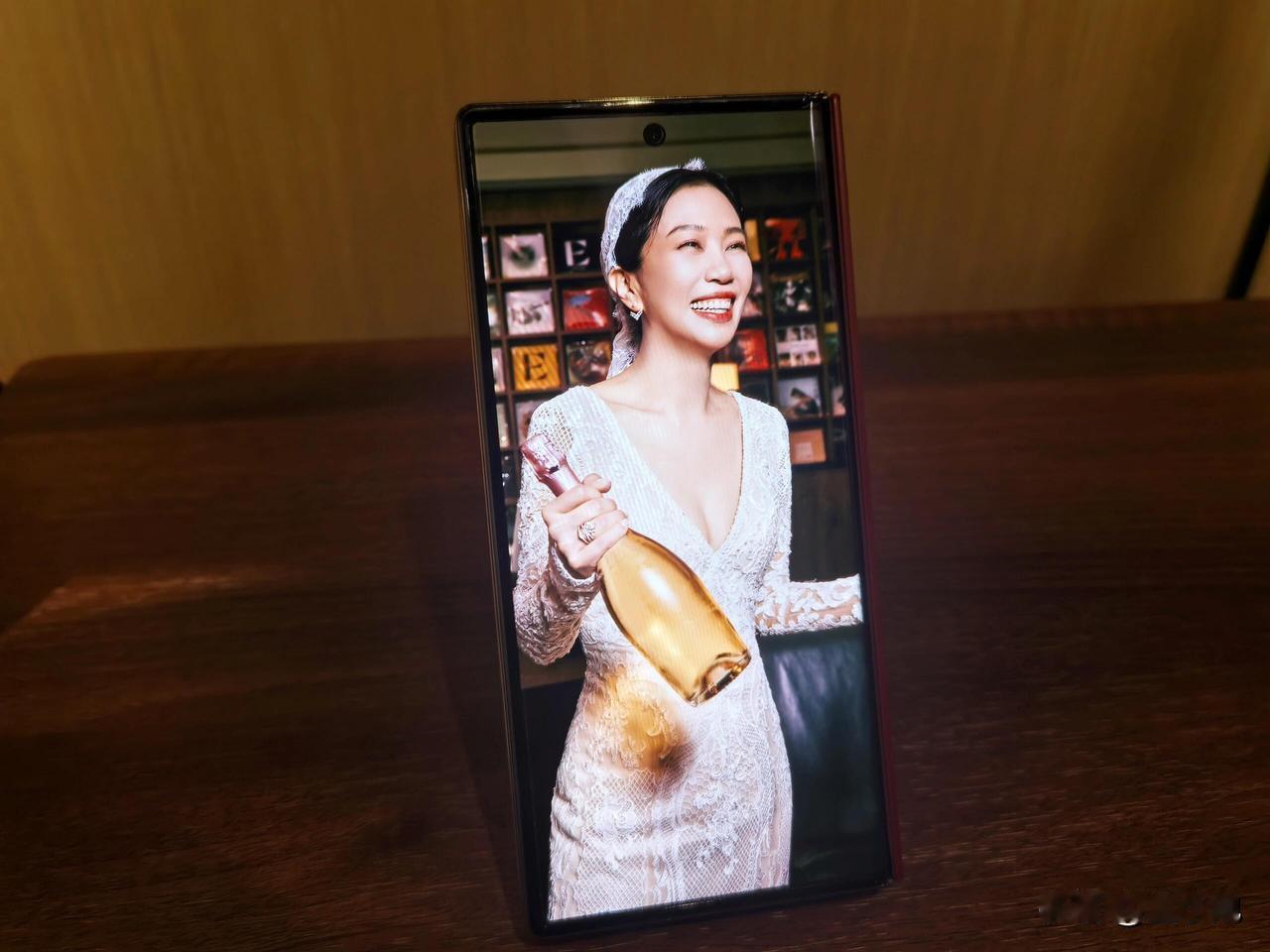 萧敬腾实在是太得瑟啦！
这哪里是炫妻？明明是在炫“屏”！
作为华为铁粉，在华为开