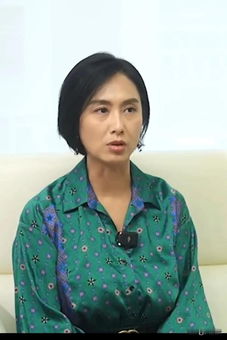 经常有一些自媒体成天胡扯
什么逆生长，冻龄女神
哪有人可以对抗衰老
不过是化浓妆