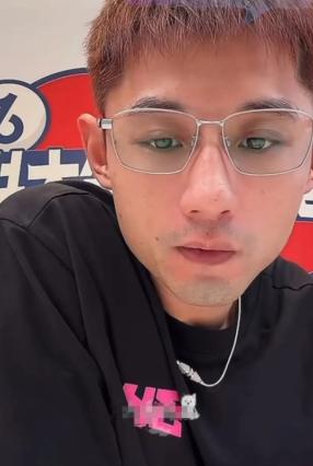 张继科开直播那会儿，弹幕里好多人追着问他，对王楚钦摘银这事儿有啥看法。他有点哭笑