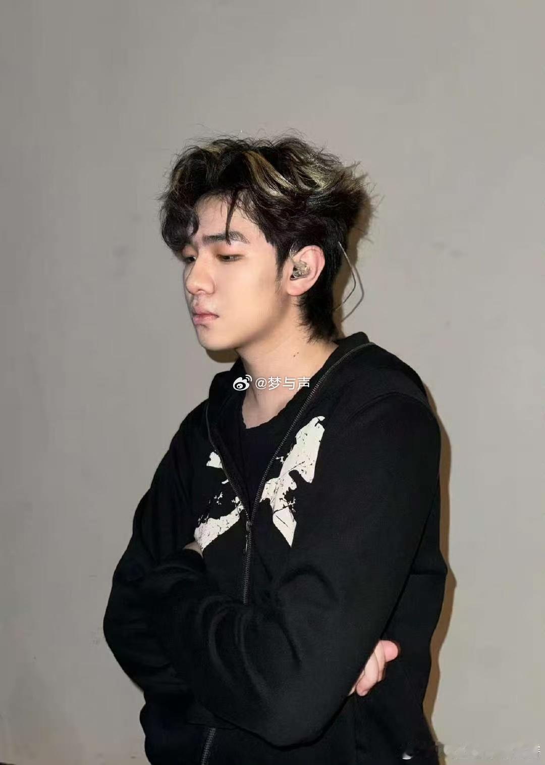 TopBarry一觉醒来榜一了 这个榜一值得！TopBarry的《一半一半》用4