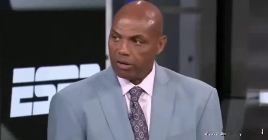 NBA Courtside报道，巴克利在节目中谈到了今年全明星赛相较往年更具竞争