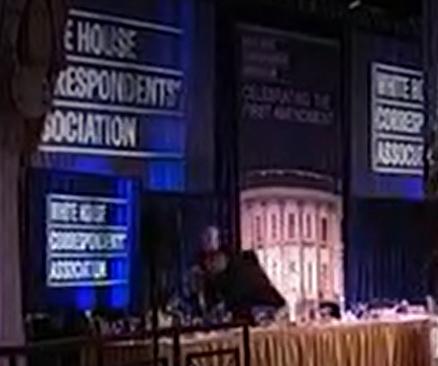 今晚在华盛顿希尔顿酒店举行的白宫记者晚宴上发生了枪击。本来这是特朗普两任总统以来