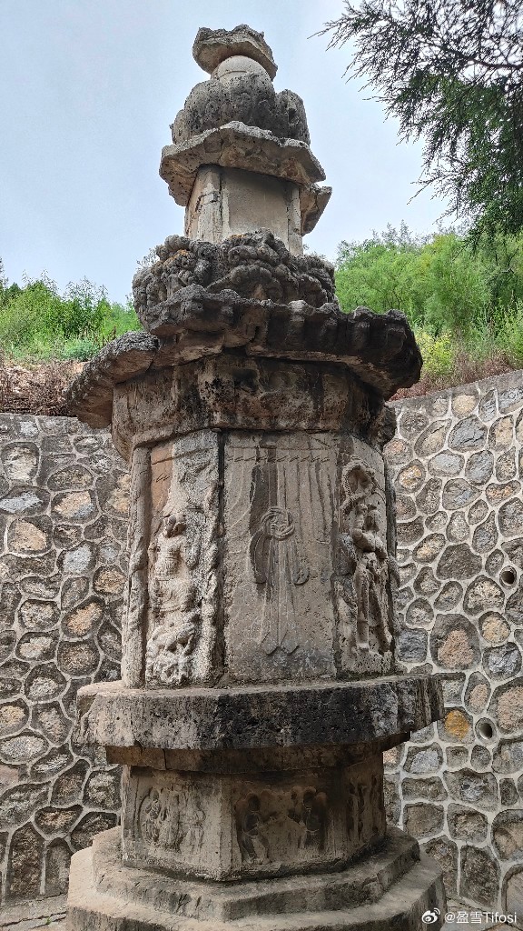 七宝塔建于后周显德元年(954年)。五代十国时期石塔中的经典。 长治·七宝塔