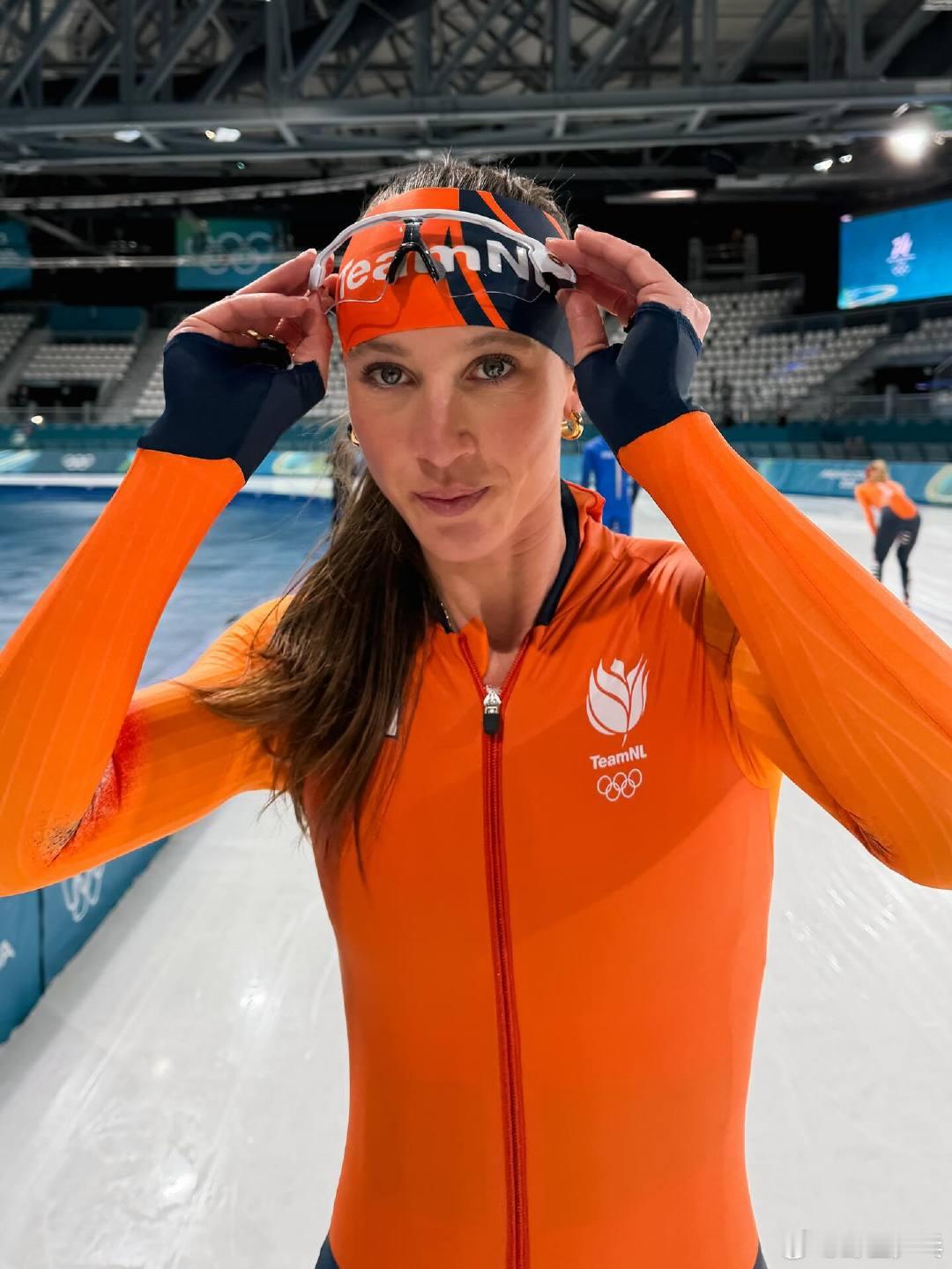 舒尔廷米兰冬奥出战短道大道 荷兰女子滑冰名将舒尔廷更新社媒，晒出在米兰滑冰馆的训