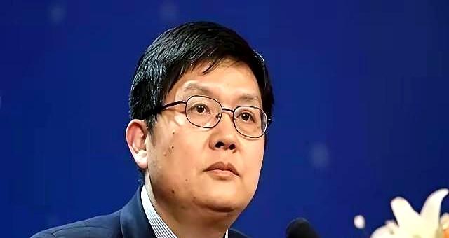 掏几万块钱送孩子出国研学，结果招生海报上赫然印着《辛丑条约》签订现场的黑白屈辱照