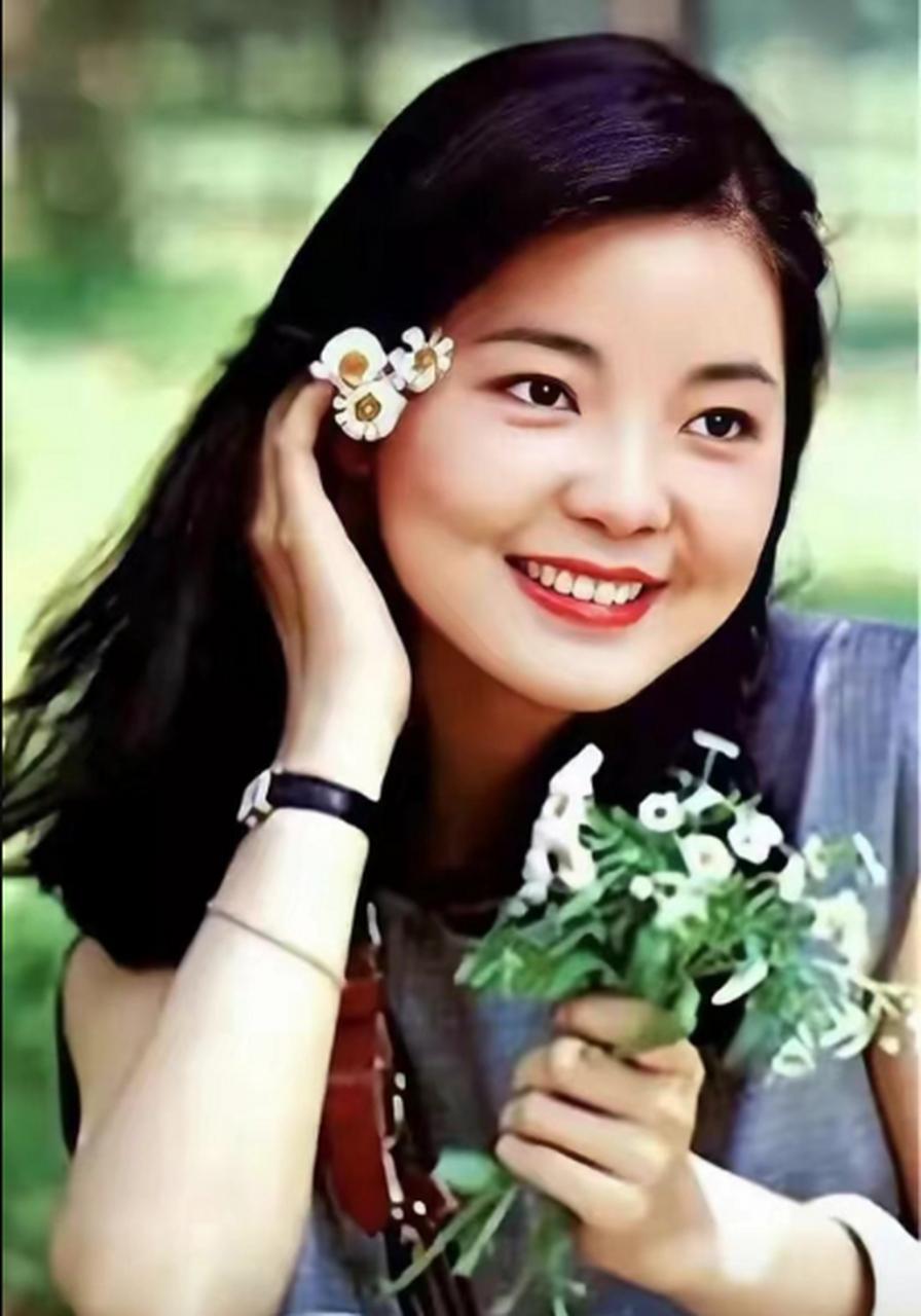 邓丽君清迈离世前，白龙王三次拒见：一句“狐妖转世”他不敢破命。白龙王直至2013