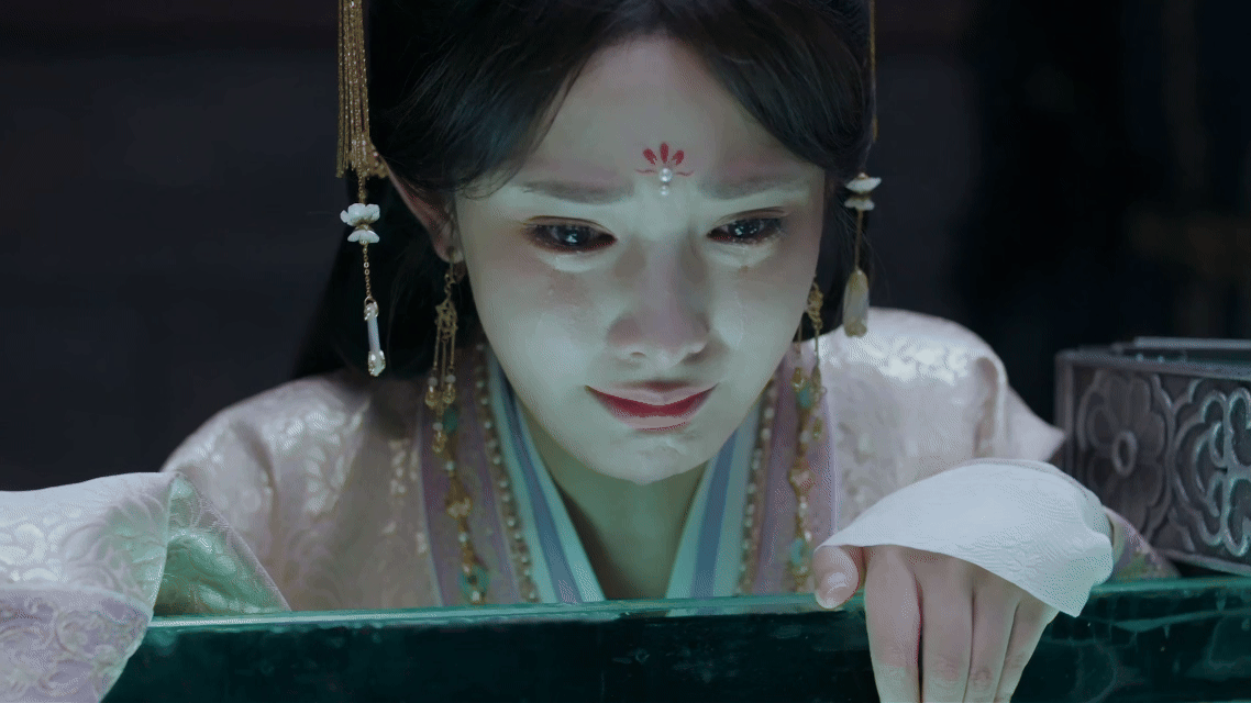 被《凤凰台上》彭小苒哭戏戳中！凌苍苍信任崩塌哭到妆花，完美诠释周杰伦歌词，绝望又