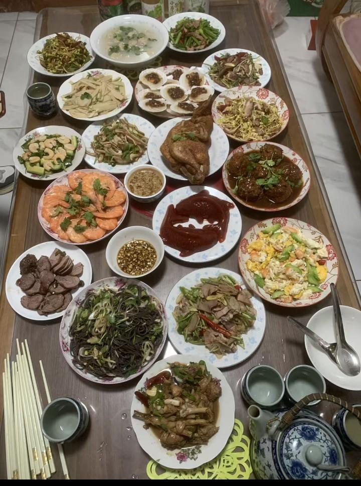 北约就是笑话，俄罗斯一颗导弹跑偏落到波兰炸出一个大坑，北约国家集体默认不敢出声，