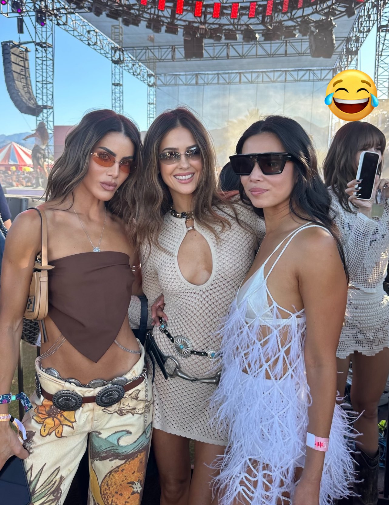 后面的那只小五，好可爱，啊哈哈哈哈 