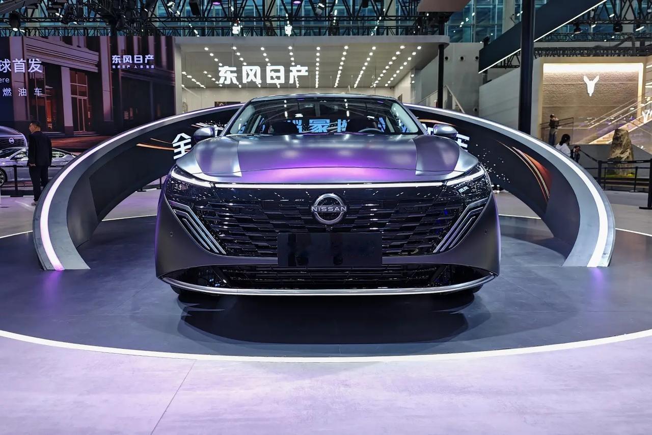 作为一款搭载华为智能系统的燃油车，日产天籁·鸿蒙座舱版11月21日在广州车展正式