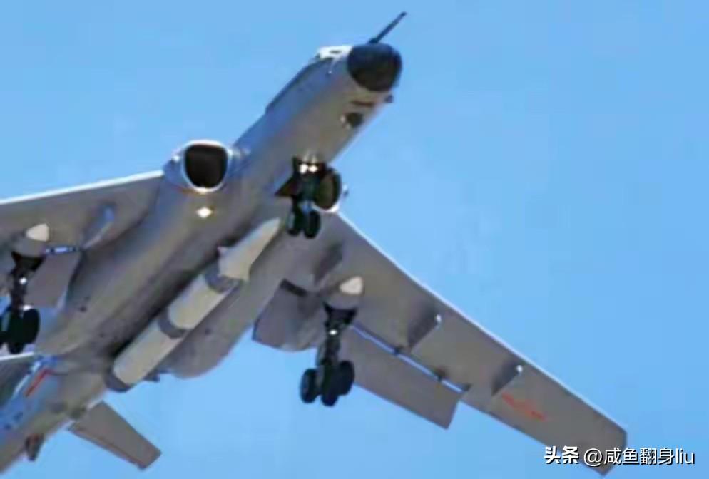 轰六挂载空射核导弹谁最害怕？这是中国首次公开，不怕轰六机群，就怕轰六单飞挂弹。从