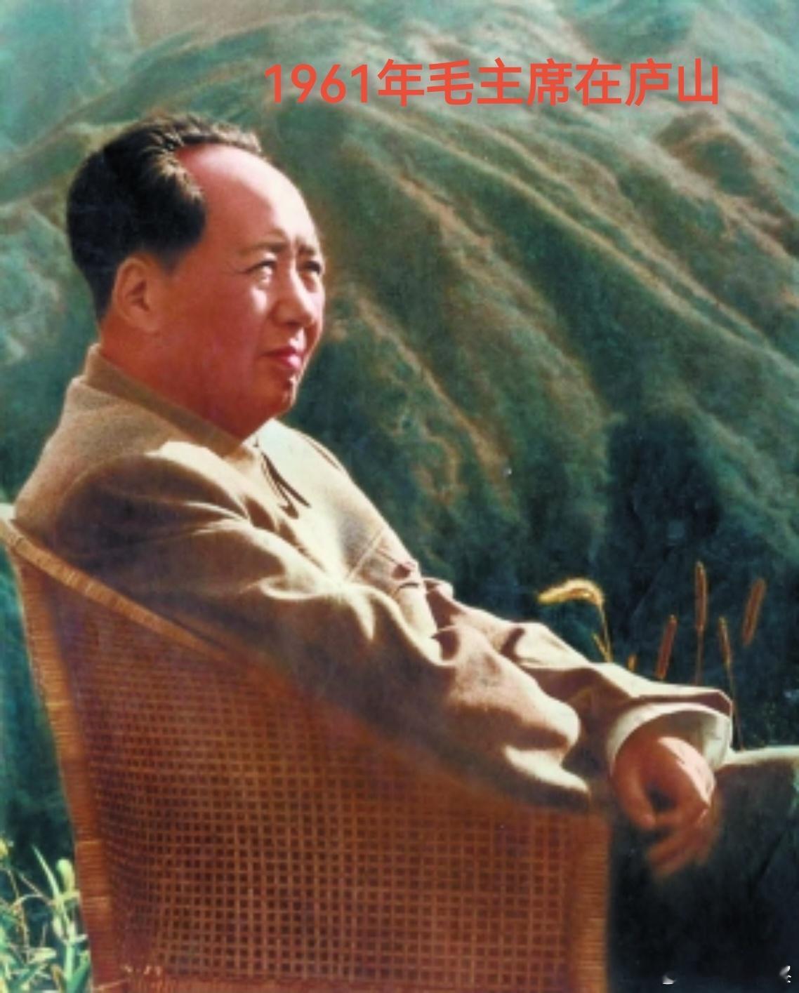 毛主席 vs 蒋介石国共最高领导人在庐山。二人的胸魄气质也是天壤之别。 