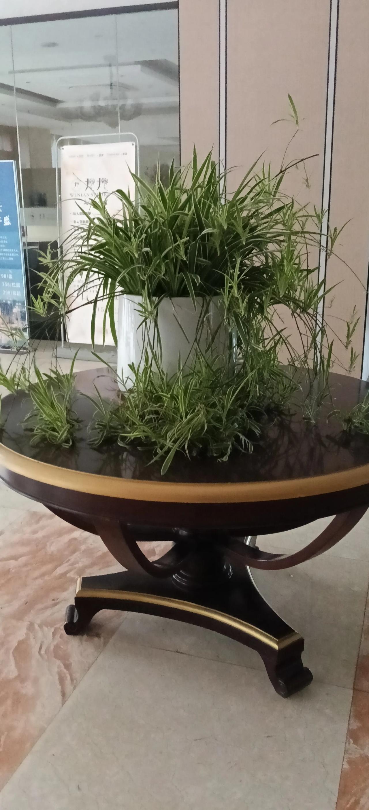 上联酒里忧愁少，凡尘世间心事多，邀各位文人雅士一展才情，留下你的绝妙下联。
