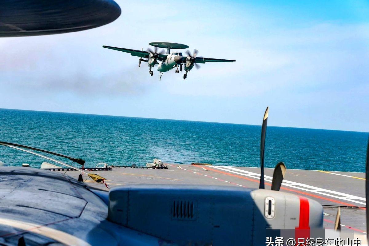 成了！空警600真在福建舰上着了！

不是模型，不是P图，是实打实的7106号机