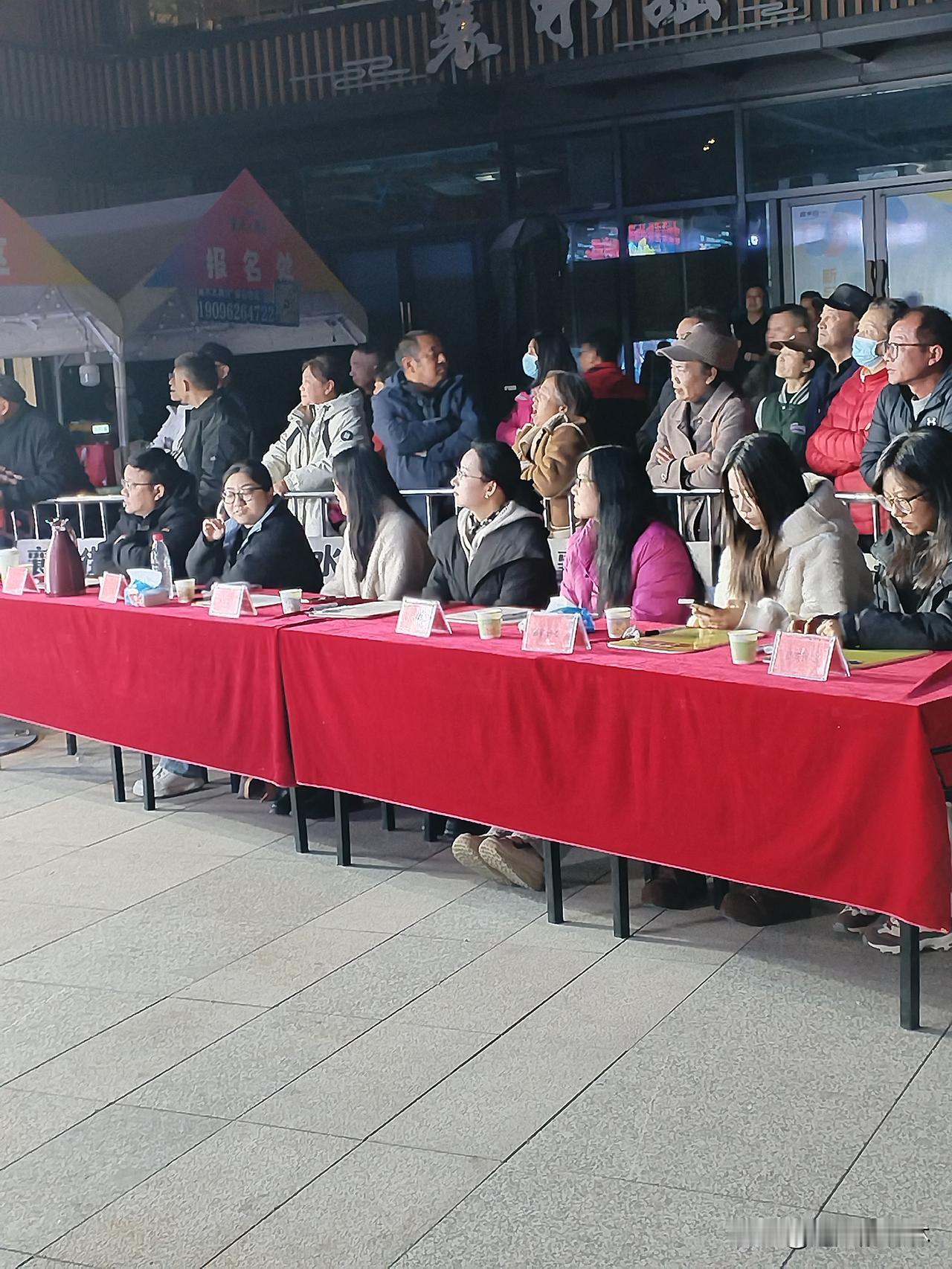 我的人生观可能和别人不同，别人可能会匆匆忙忙一辈子，年轻的时候奔波，老了闲不住，