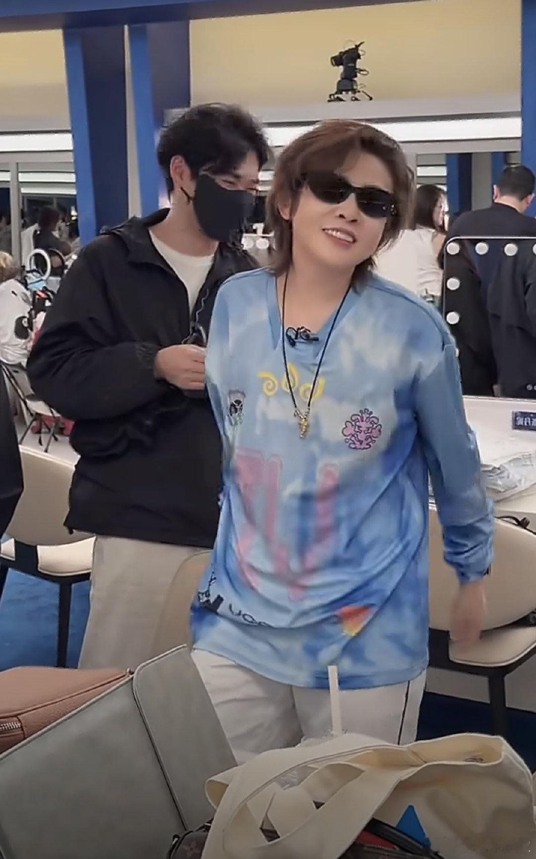 浪姐三公压力最大的是刘雨昕为了练好三公舞台舞蹈濛主真的超级努力每天花大把时间反复