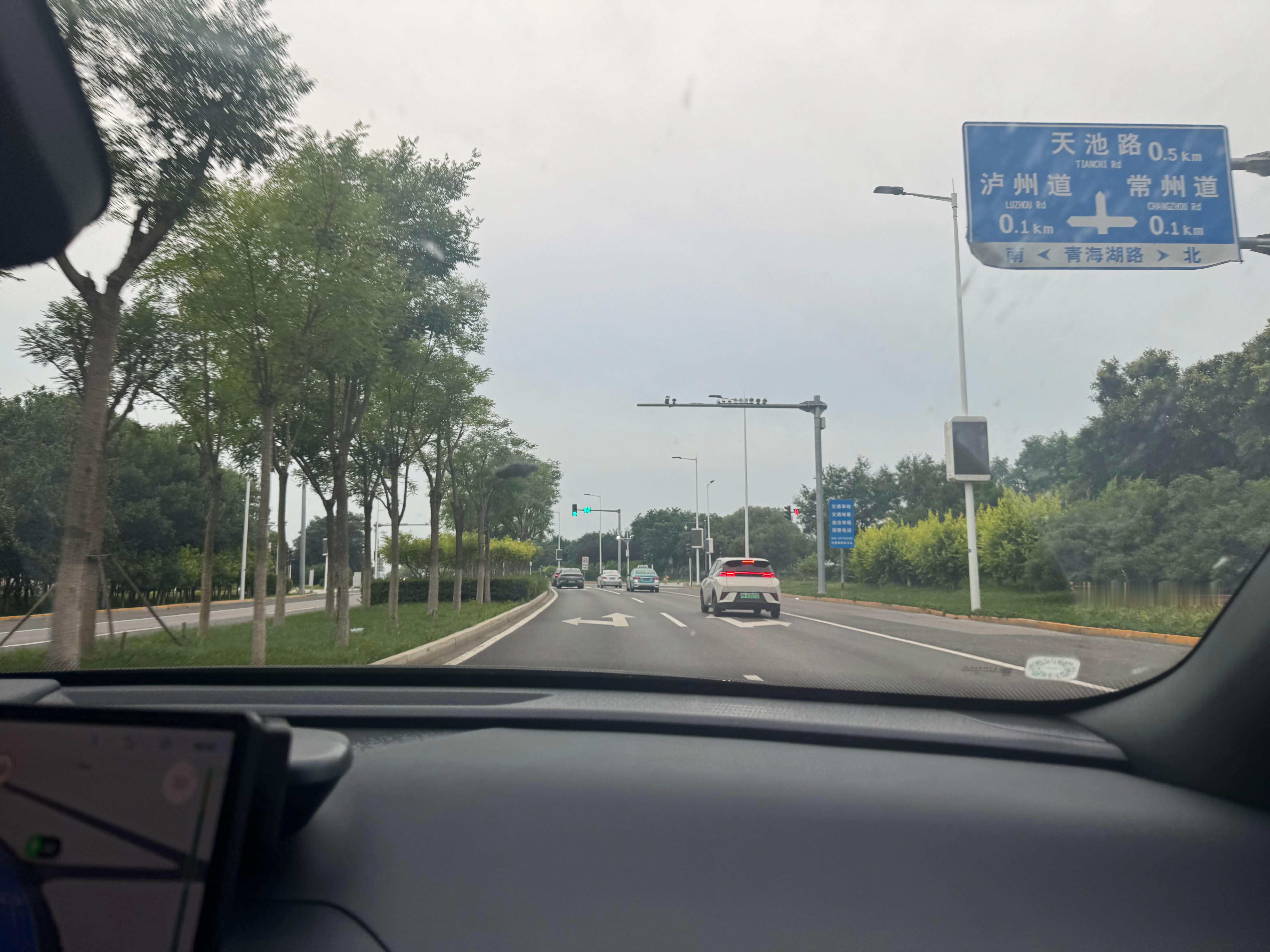 出发北京，拍俩非常牛ber的车。 