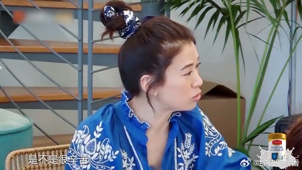 袁咏仪宽慰孕期谢娜谢娜孕期低落受袁咏仪开导双向共情的美好，袁咏仪暖心开导，抚平谢