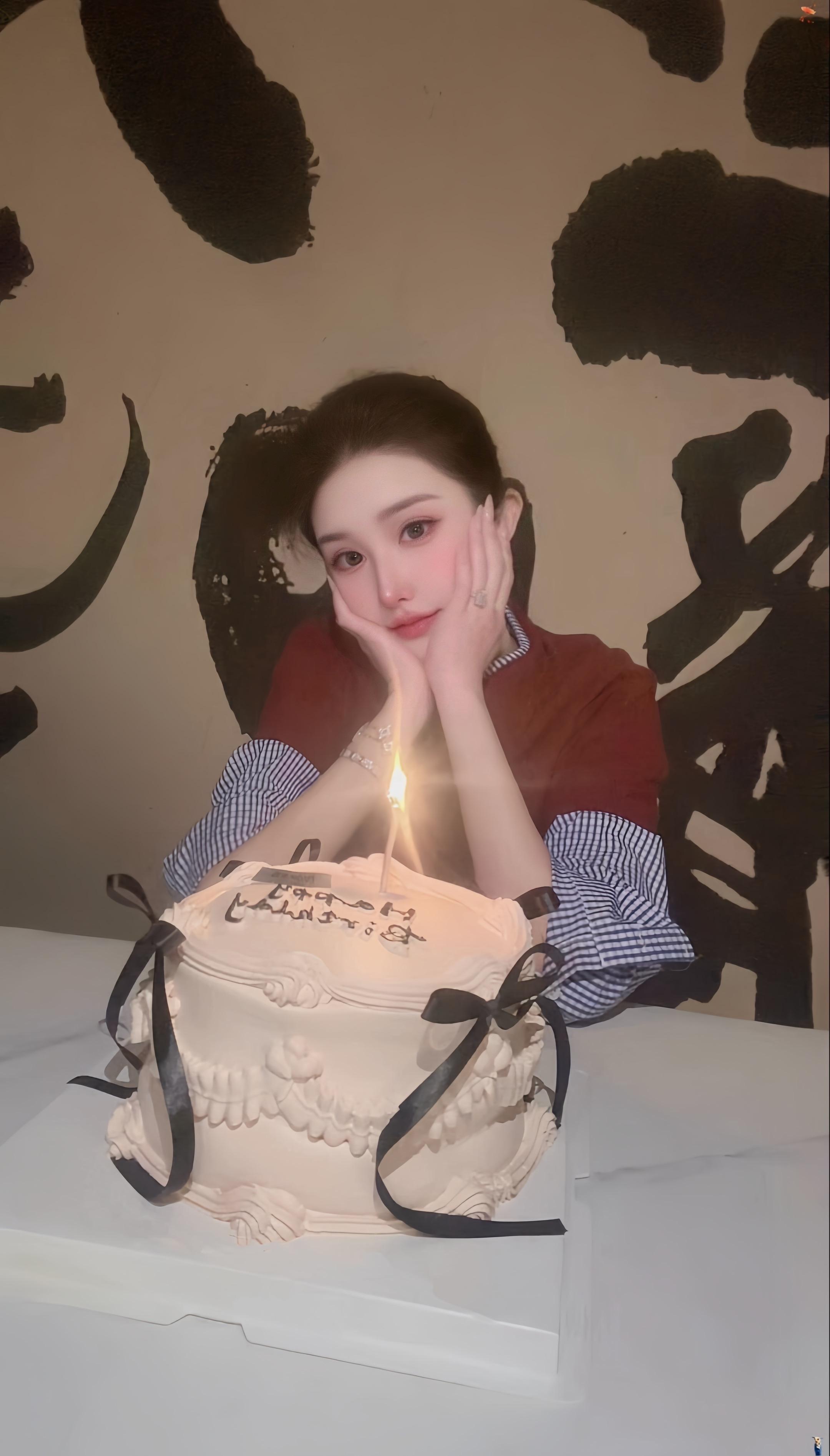 今天是吃了甜品的甜妹