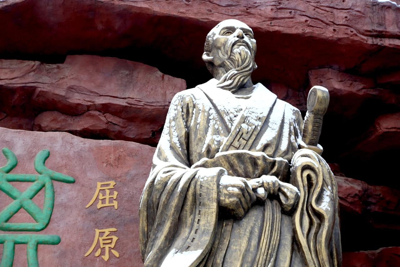 天淨沙 · 詩人節遐想

天風高格文章。
時光浩蕩源長。
寂寥清霄吐芳。
安康黎