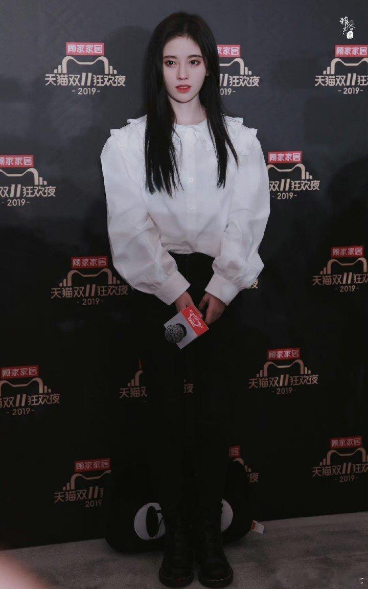 鞠婧祎[超话] jjy鞠婧祎月鳞绮纪 jjy鞠婧祎露芜衣“钟表随着时间流逝而转动