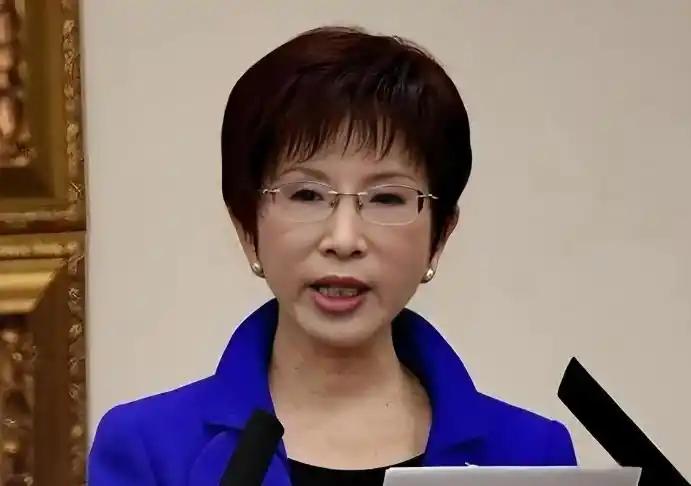 有种预感，洪秀柱这次是真豁出去了！
77岁高龄，本可安享晚年，却在国民党大会上，