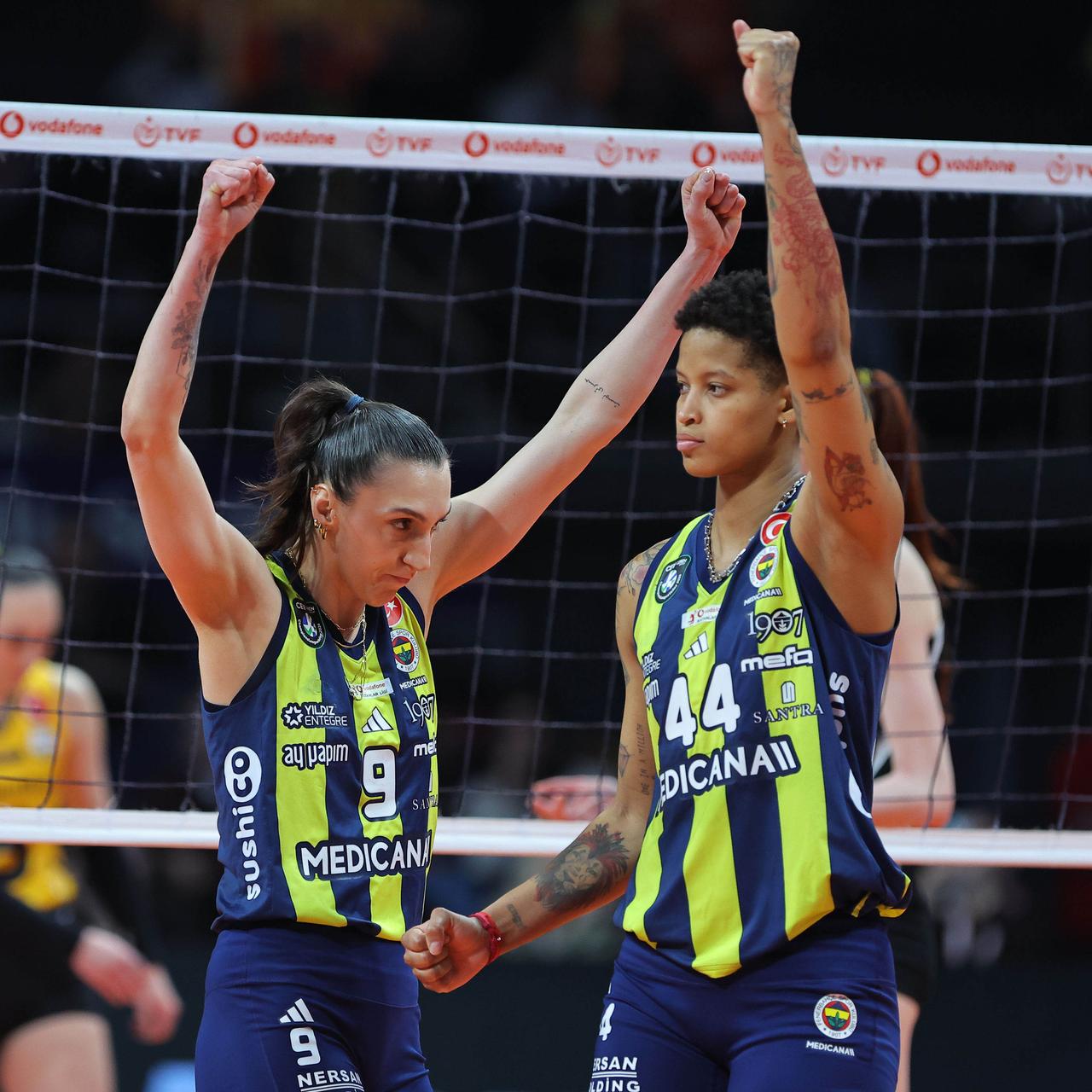 北京时间4月17日凌晨，意甲女排总决赛第四场，费内巴切3:2逆转瓦基弗银行，五局