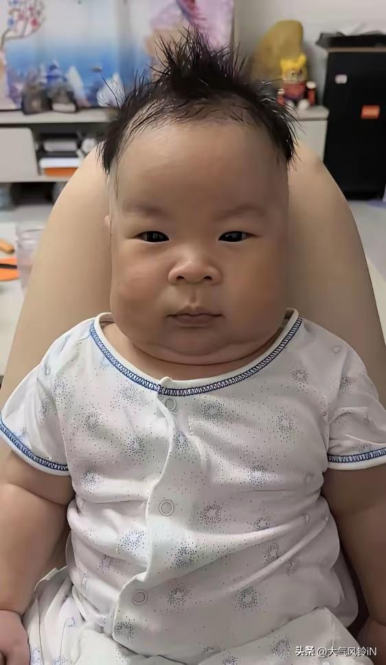 友友们，快来看看，您看他像哪位名人呀？
