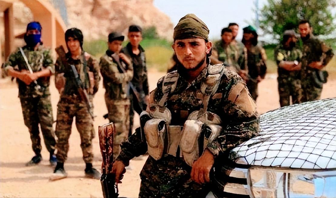 都是被逼的！伊朗直接动真格，4枚导弹精准砸向西部边境的武装据点，把对方的老巢和弹