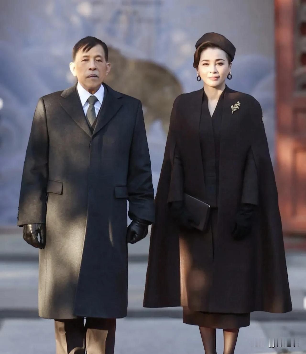 泰国王后分三级： 王后殿下，王后陛下，摄政王后陛下，苏提达现在是第二档即王后陛下