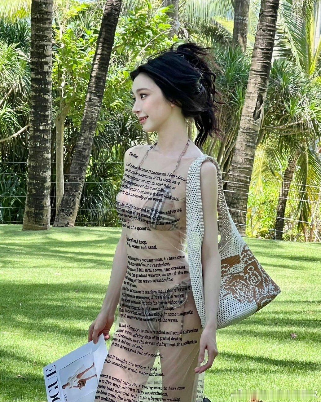 哇塞，易梦玲这个身材就没人说吗？！得瘦到90斤才有这效果吧 