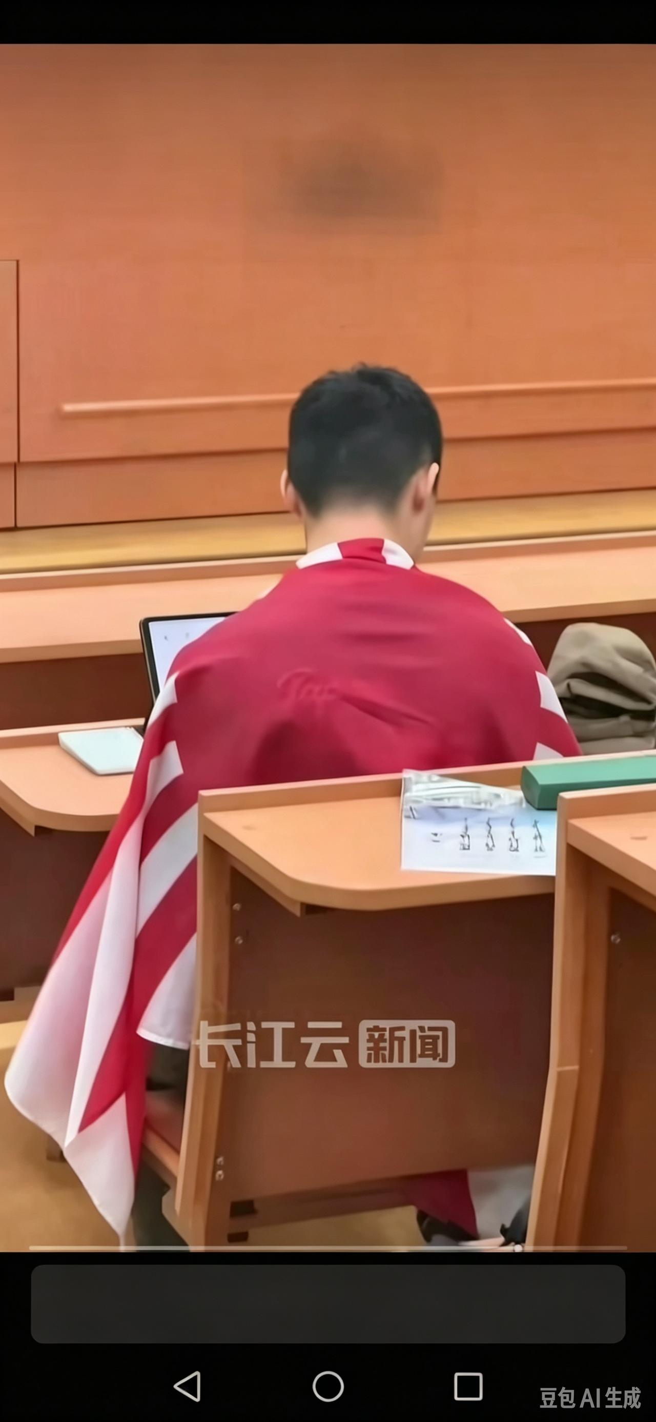 但如果我们的思考只停在“骂到他社死”，那就浪费了这次刺痛。

这面旗真正照见的，