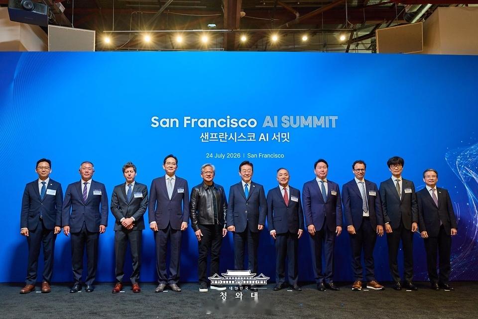 李在明率韩国科技财阀们在美国签下来了9500亿美金的大单。韩国没有把赌注押在做出