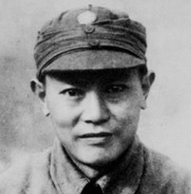 此人曾背叛新四军，1949年李先念亲自设宴时，他反过来举报有人密谋叛变，你怎么看