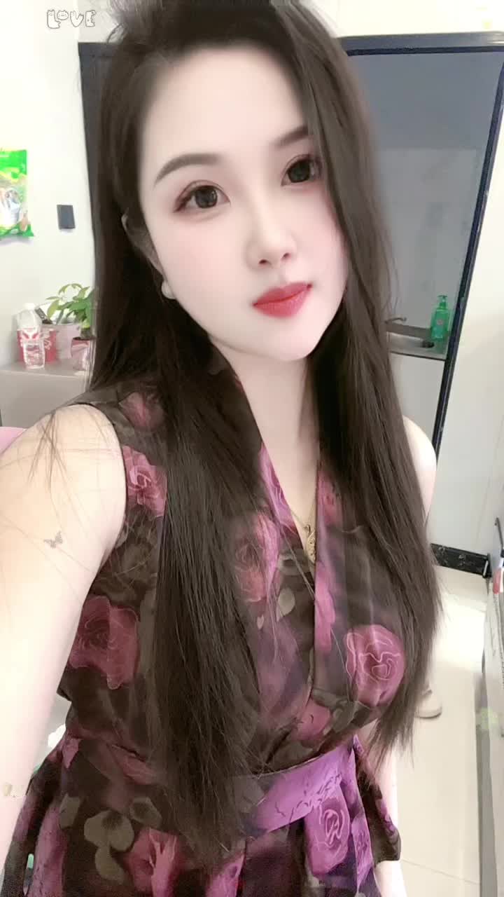 “生活里只干两件事： 让我变好的，让我变开心的。”