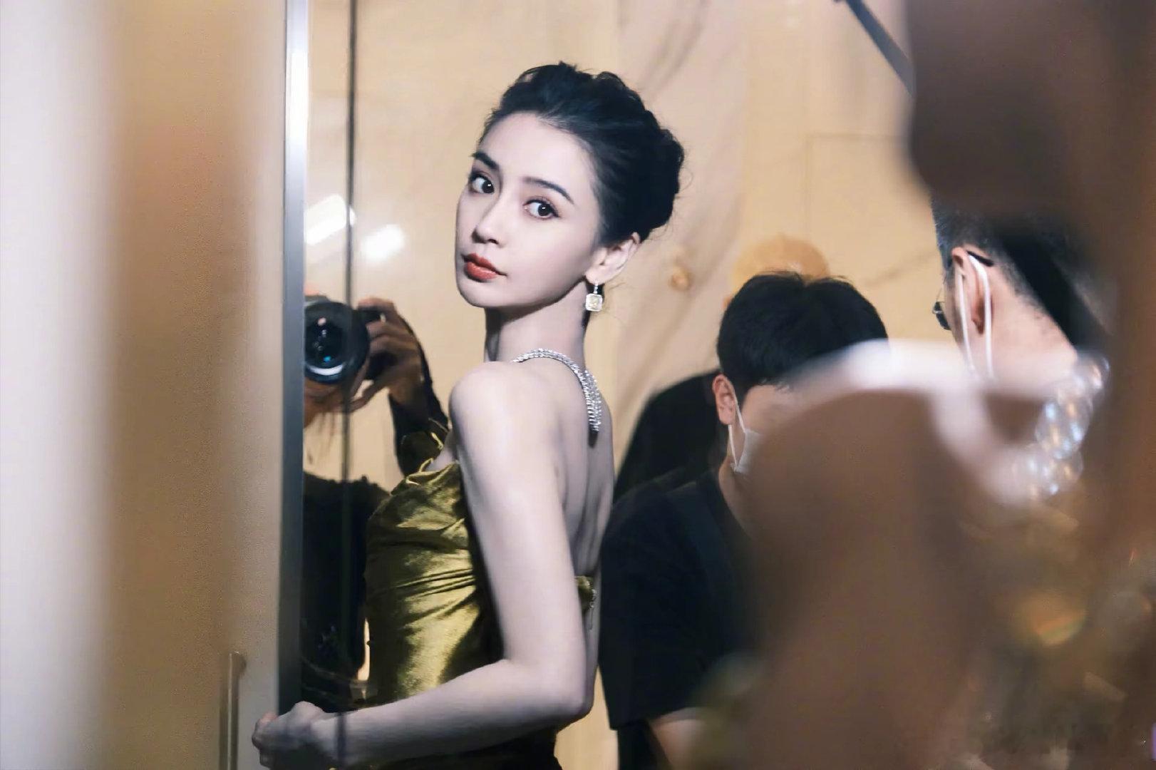 angelababy[超话] [相爱] angelababy   “我手心的玫瑰