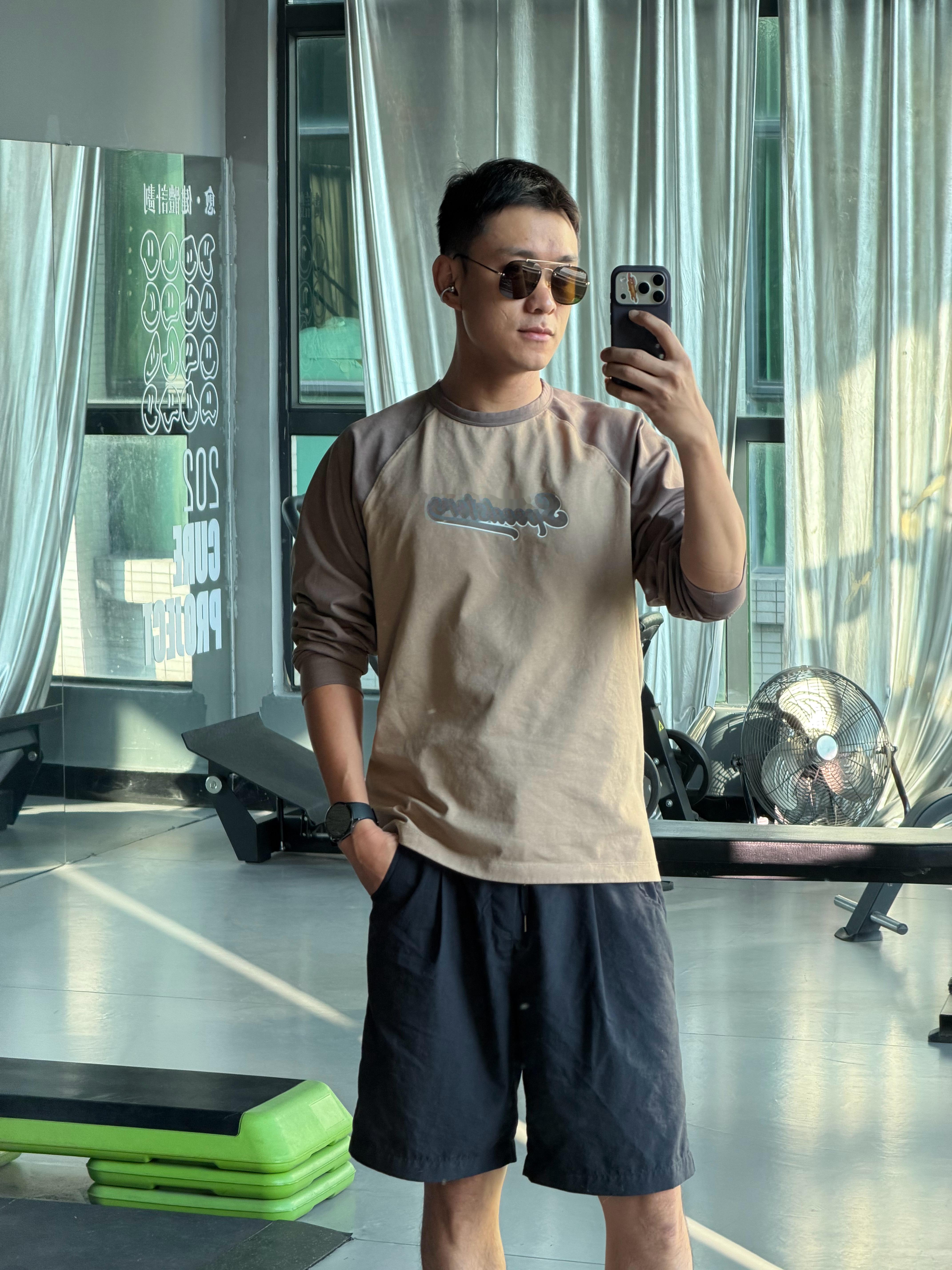 戴墨镜撸铁，好像可以有力些🕶 