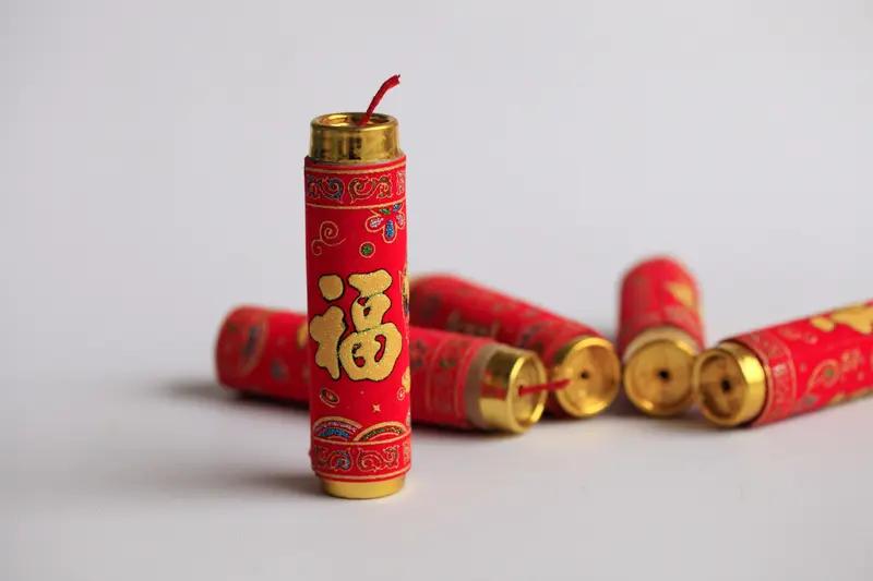 虽然还没到春节，上面虽然禁燃爆竹，但也会零星不断的己经在村里面鸣响。最典型的表现