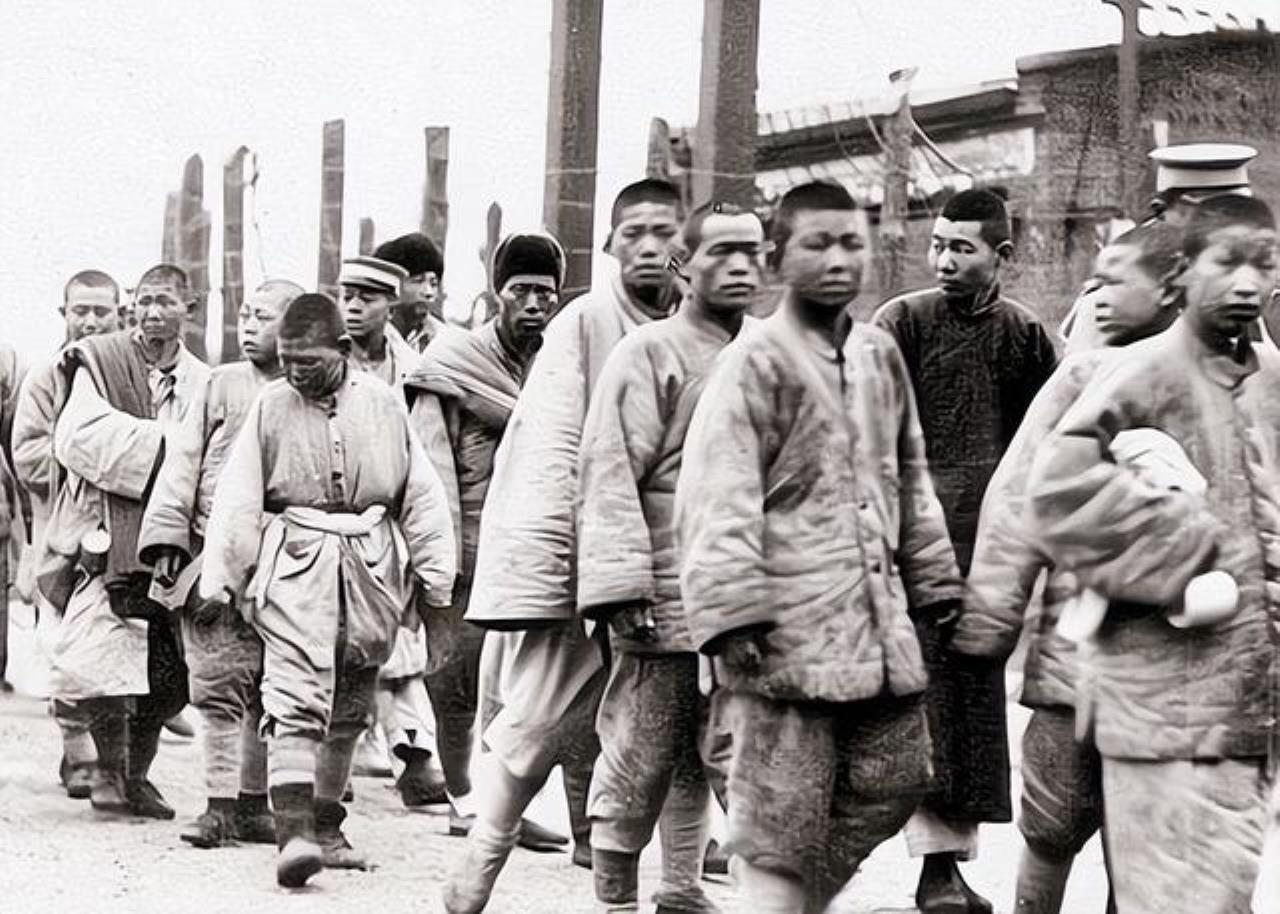 1942年，蒋梦麟在考察兵役状况时发现贵州等地壮丁待遇极其残酷，其中胡启儒管辖的