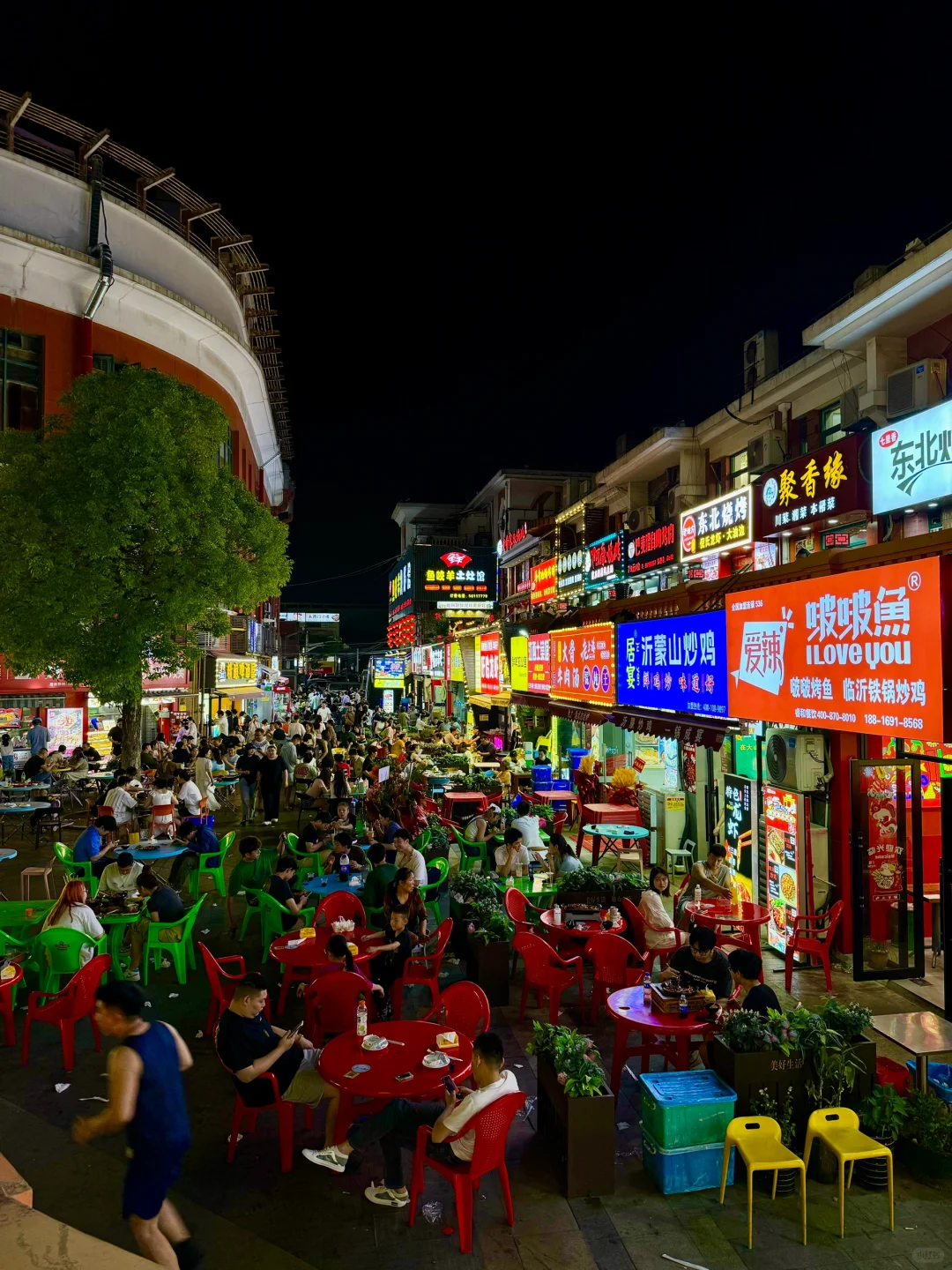 上海竟然有这么大规模的夜市……