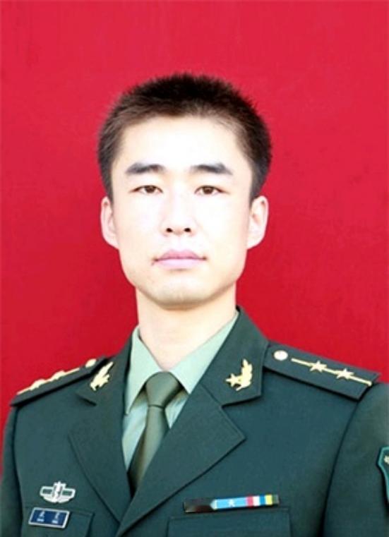 2012年，二炮军官请假未归，上级打电话询问缘由，3岁女儿拿起电话：爸爸救人淹死