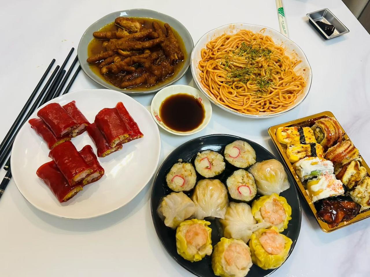 你问我答汕头现在到处都是赵一鸣、好想来、糖巢、零食有鸣，我看了一下里面的价格，及