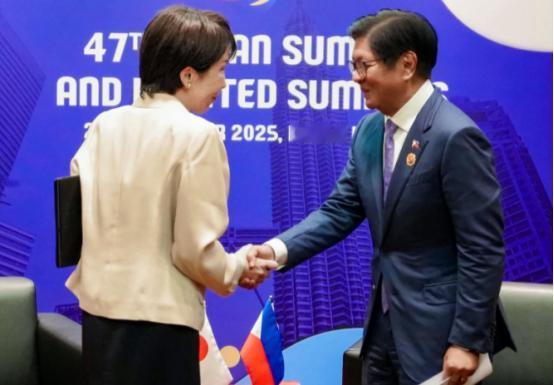 日本首相高市早苗发文说：“我收到了菲律宾总统小马科斯发来的温馨祝贺，对此表示衷心